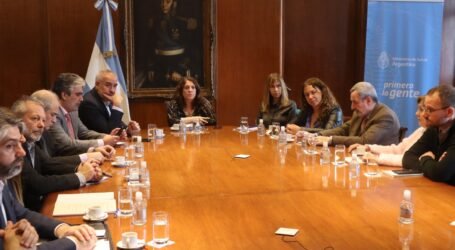 AUTORIDADES Y CÁMARAS
